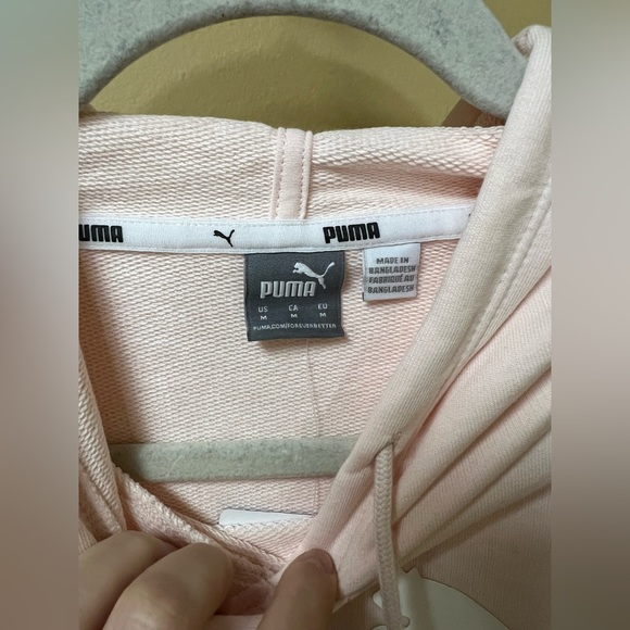 PUMA Women's Rosewater Pink and White Essentials Cropped Hoodie NWT - Picture 3 of 9